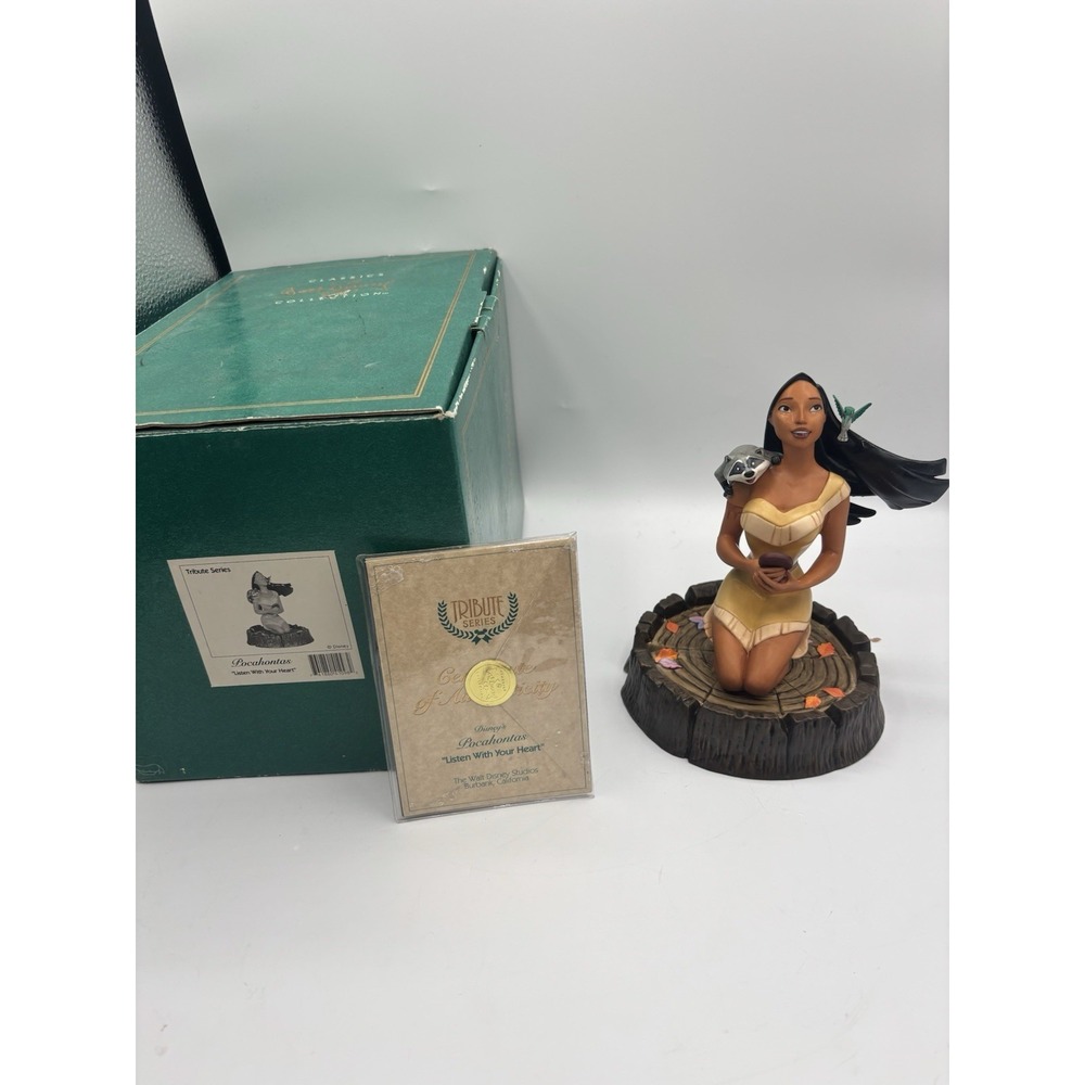 WDCC Walt Disney Classics - Pocahontas, Listen With Your Heart  - Box & COA MINT